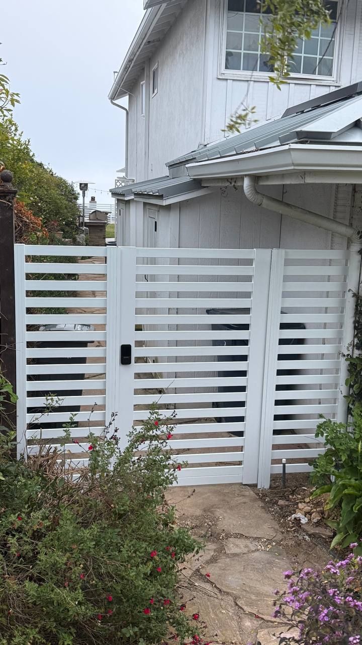 Calcoast Vinyl And Aluminum Fencing | Sylmar, CA